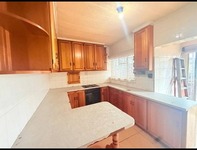 8 BEDROOM HOUSE FOR SALE IN VANDERBIJLPARK CW 1